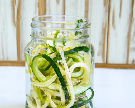 Zoodle Salad in a Jar: Fresh, Crunchy Zucchini Noodles to Go