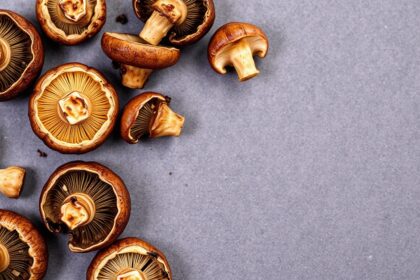 Easy oven-roasted mushrooms: flavorful simplicity for any meal.
